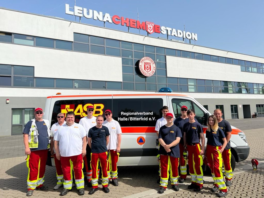 Profi-Football-Premiere im Leuna-Chemie-Stadion 