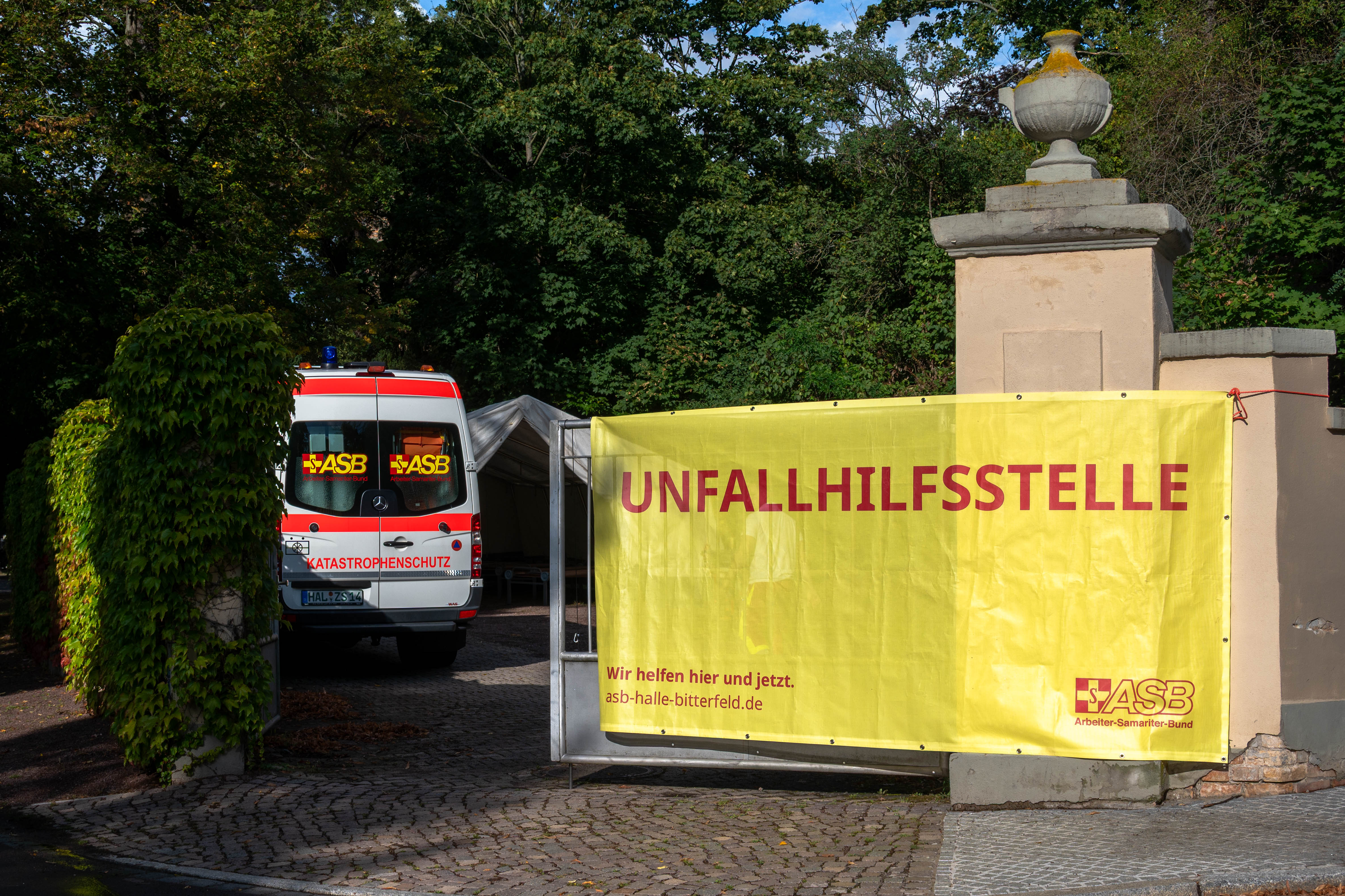Mit Herz und Engagement für die Festbesucher in Aktion- ASB-Einsatzkräfte sichern Laternenfest 2025 in Halle (Saale) ab 