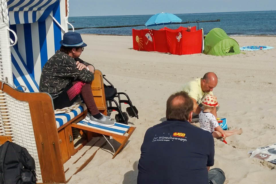 Mit dem Wünschewagen an die Ostsee