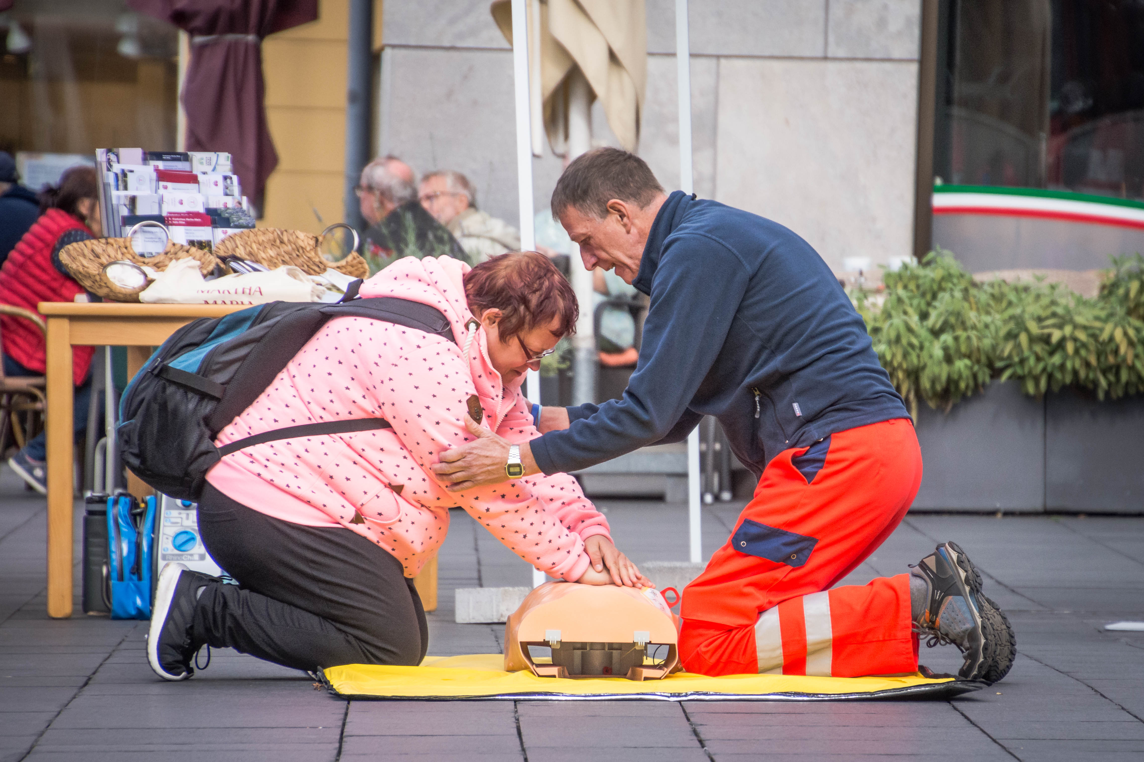 Aktionstag zur Reanimation auf dem Marktplatz Halle 