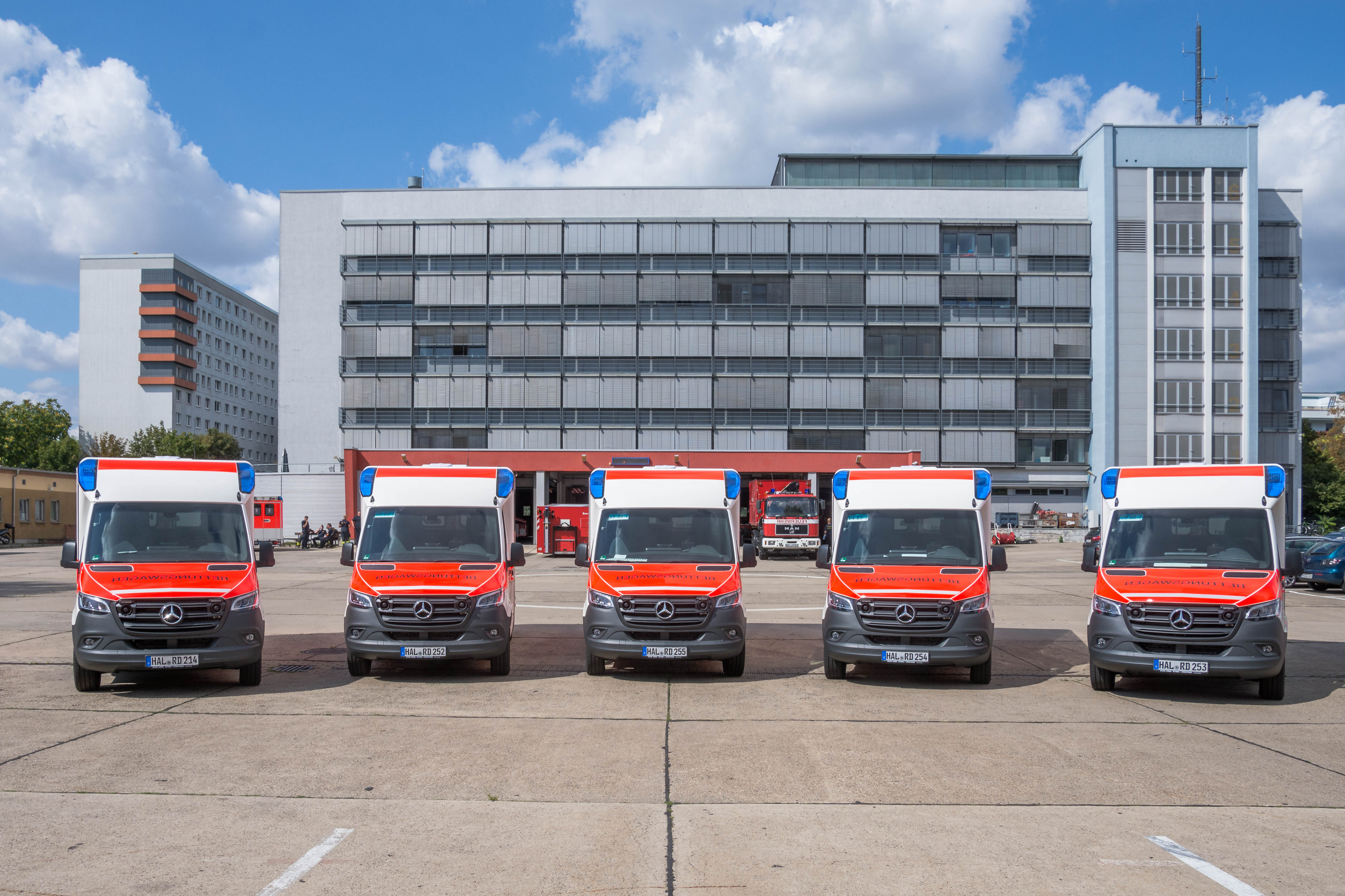 Fünf neue Rettungswagen für Halle (Saale)